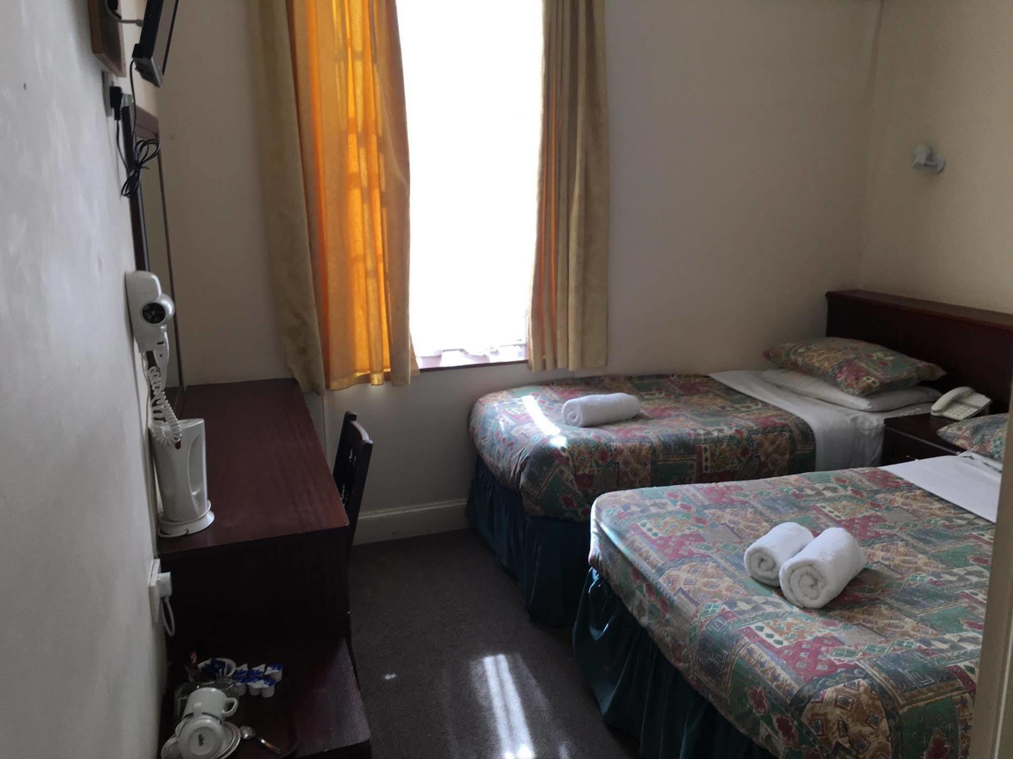 Twin Room with Private Bathroom